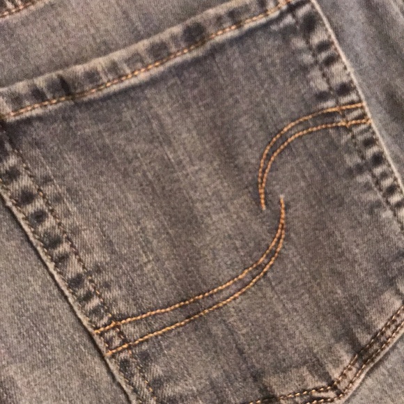 ❤️ (8) Ladies Levi’s jeans size 10 medium 30 x 30Cute hair, stretchy material. - Picture 3 of 10